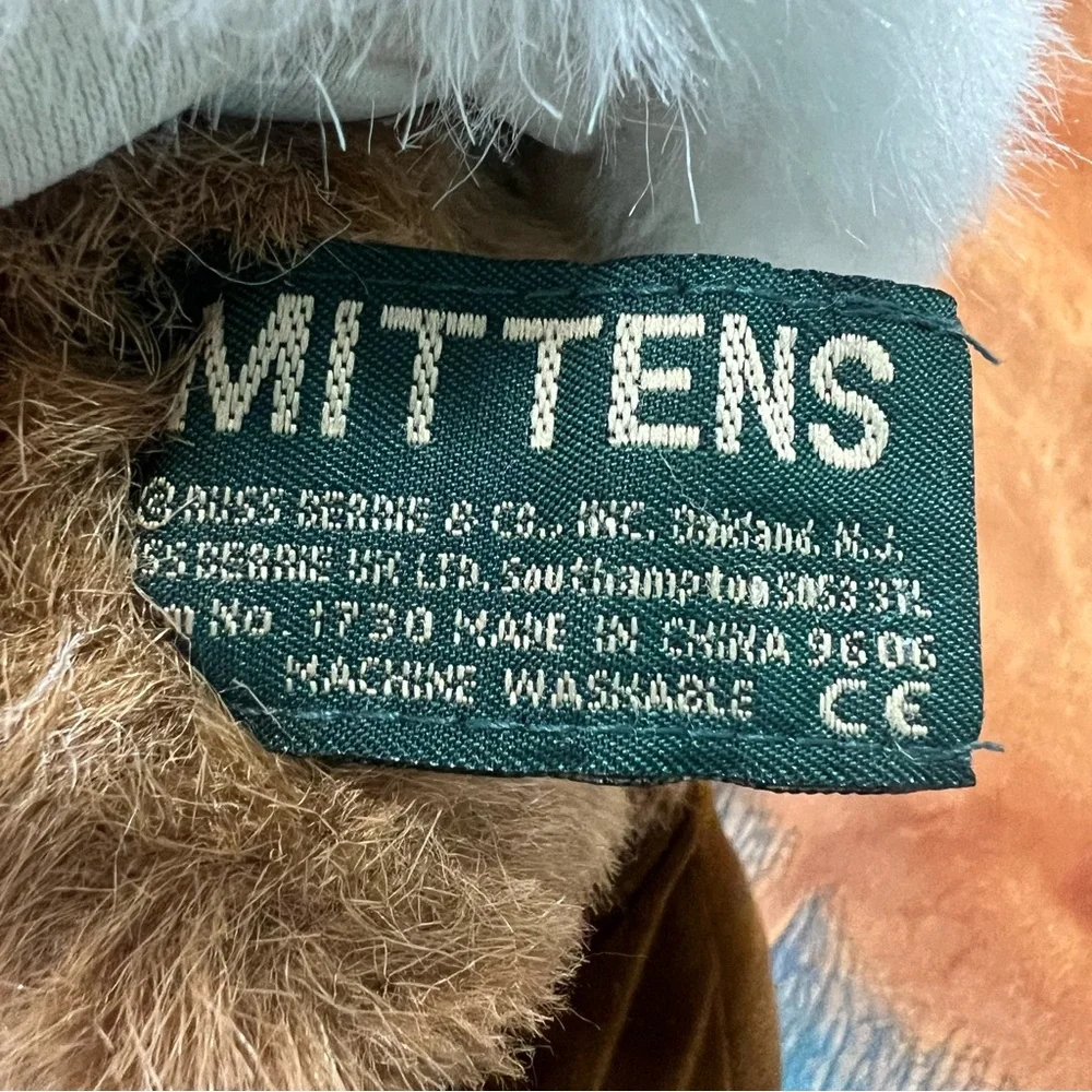 Russ Berrie Mittens Eskimo Brown Bear in Parka